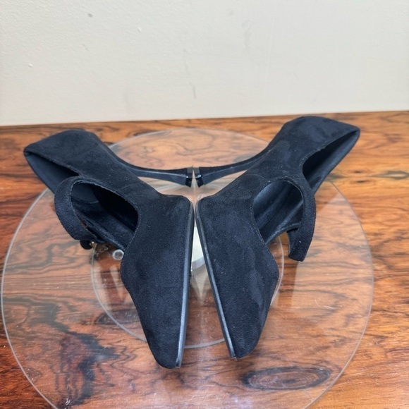 H HALSTON Sicily Closed Toe Pumps in black - Picture 13 of 16